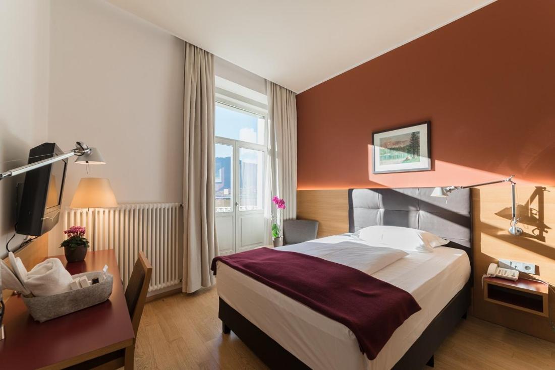 Superior Single Room with Balcony,1589181445:JPEG